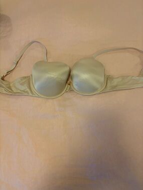 Victoria's Secret body by Victoria perfect coverage Bra 38C in nude
